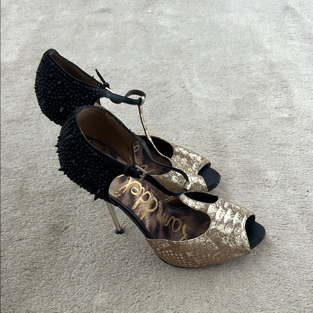 Sam Edelman Black and Gold Heels Elegant Design